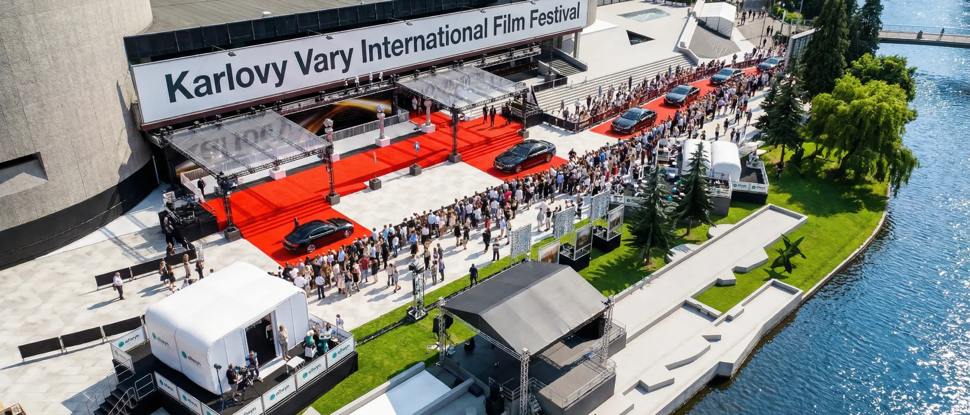 Karlovy Vary, the festival crowd in front of the Thermal